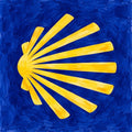 Azulejo con una concha amarilla estilizada, con los rayos abiertos en abanico desde la izquierda sobre un fondo azul intenso